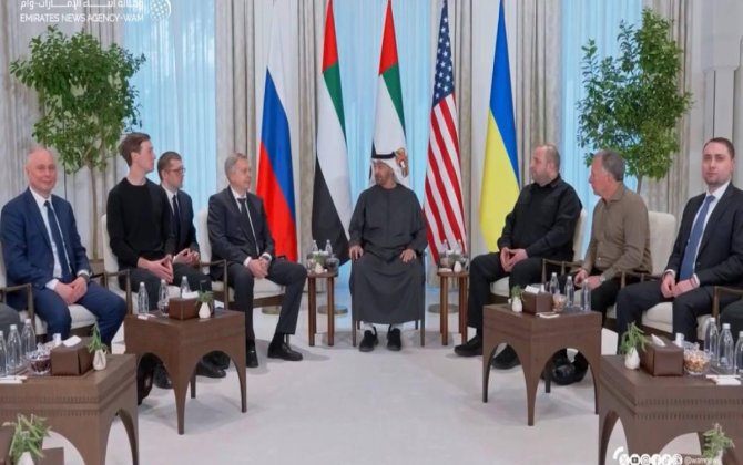 KİV: Ukrayna və Rusiya nümayəndələrinin danışıqlar zamanı dost kimi görünürdülər