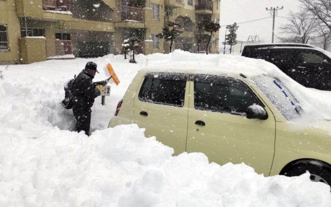Yaponiyada qarlı və buzlu yollarda 13 nəfər xəsarət alıb