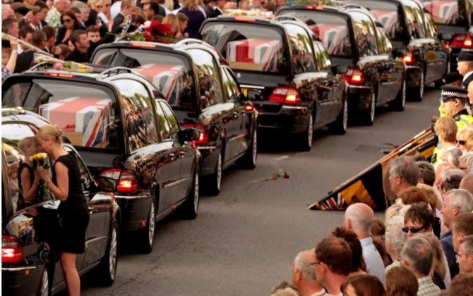 Tramp NATO ilə bağlı açıqlamalarından sonra Britaniya hərbçilərini tərifləyib