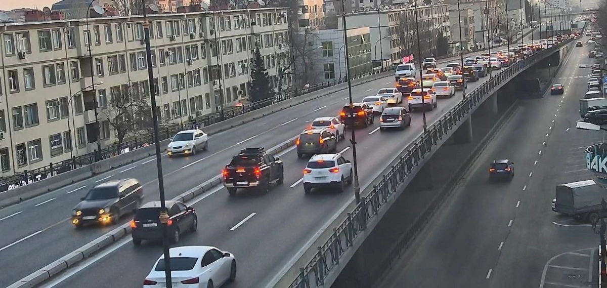 Paytaxtın bəzi küçələrində sıxlıq müşahidə olunur - SİYAHI