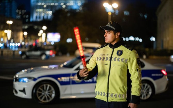 Polis piyadaya yol verməyən sürücünü saxladı - VİDEO