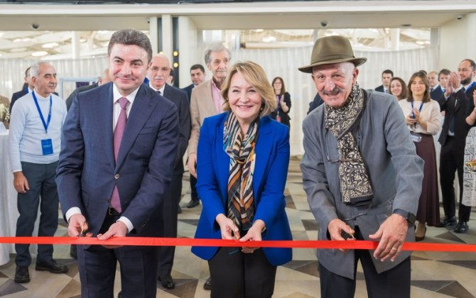“Yüksələn işıq”: REZA-nın fotosərgisi Heydər Əliyev Beynəlxalq Aeroportunda təqdim olunur