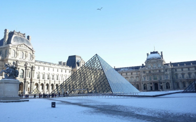 Luvr dördüncü dəfə tətil səbəbindən ziyarətçilər üçün bağlanıb