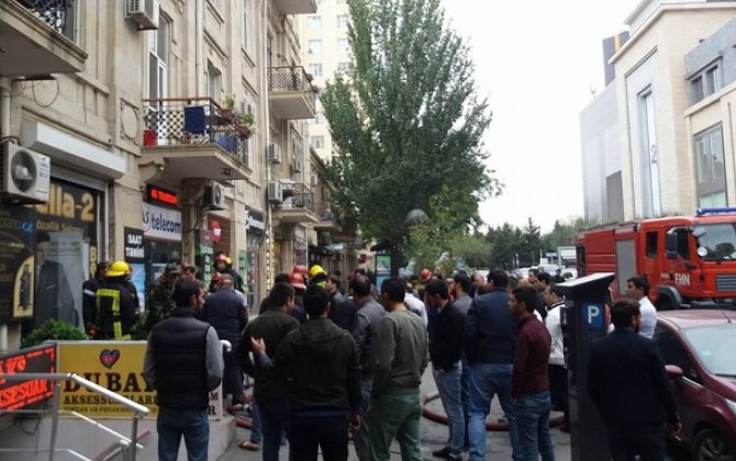 Bakıda ana iki uşağını gözəllik salonunda qoyub getdi