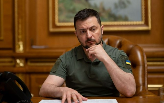 Зеленский сохранил в силе всеобщую мобилизацию и военное положение в Украине