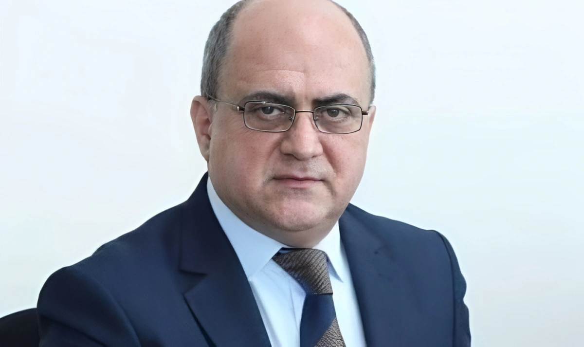 Vəli Əkbər vəzifəsindən ayrıldı