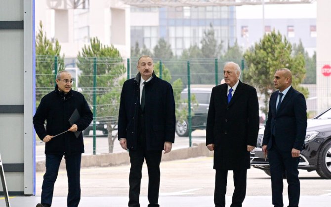 İlham Əliyev Sumqayıt Sənaye Parkında güzgü vərəqələrin istehsalı zavodunun açılışında iştirak etdi - FOTO
