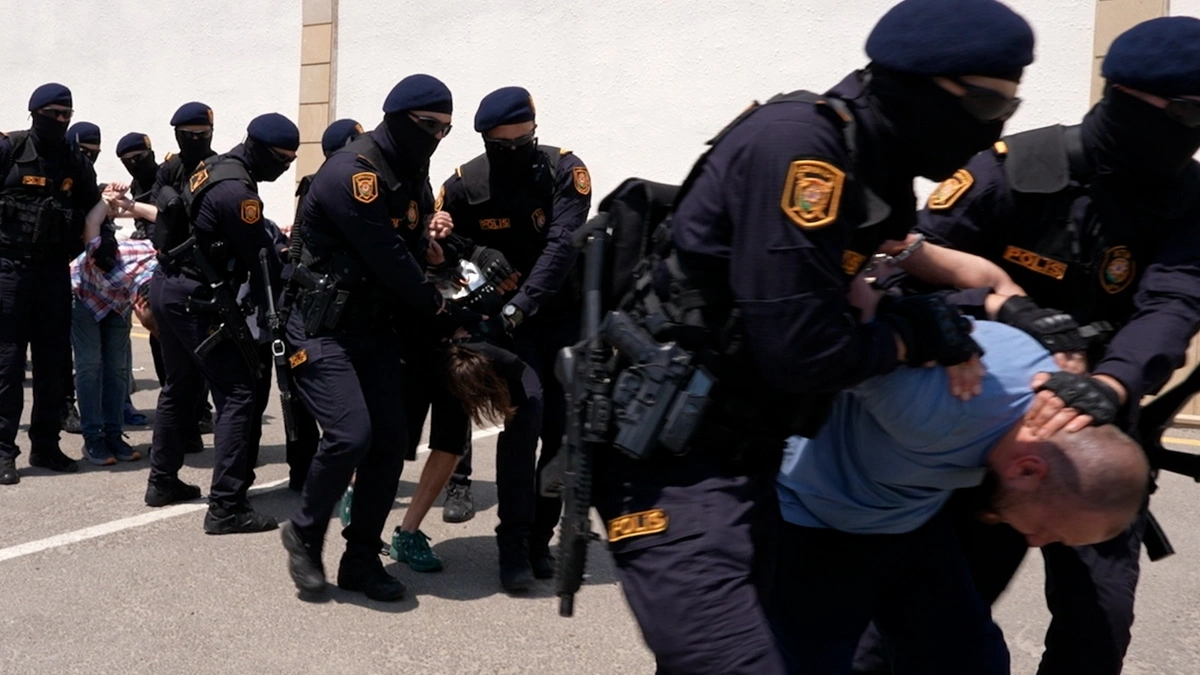 Bakıda saxlanılan Rusiya vətəndaşlarının həbs müddəti uzadılıb