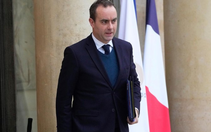 Парламент Франции отклонил резолюцию о недоверии правительству