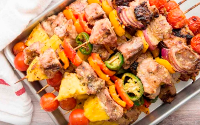 Bakıda restoranlarda müştərilərə donuz əti verilir