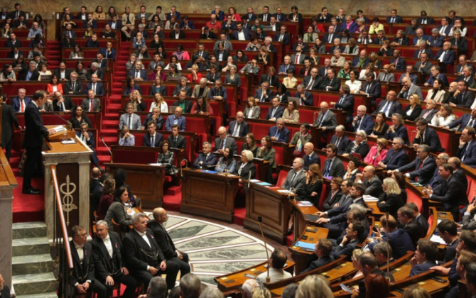 Fransa parlamenti hökumətə etimadsızlıq haqqında qətnaməni rədd edib