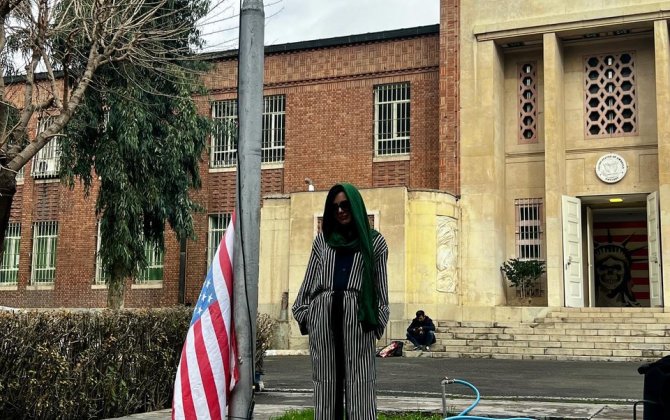 Xarici jurnalist ABŞ-ın İrandakı 47 il öncə dağıdılmış keçmiş səfirliyinin binasında...+VİDEO