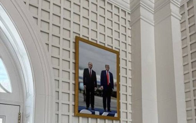 На стене в Белом доме появилась фотография Путина