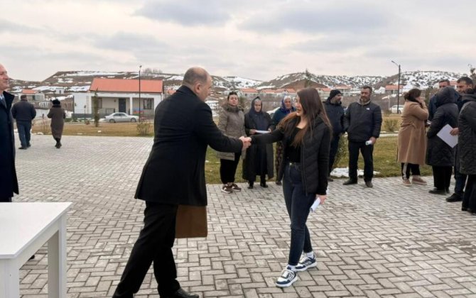 Cəbrayıl rayonunun Horovlu kəndinə çatan ailələrə evlərinin açarları təqdim olundu - FOTO