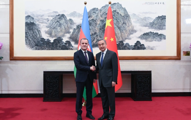 Ceyhun Bayramov çinli həmkarı ilə beynəlxalq prosesləri müzakirə edib