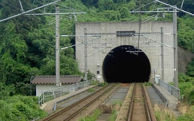Dünyanın ən uzun dəmir yolu tuneli: 8 şəhər və 2 ölkə birləşdi
