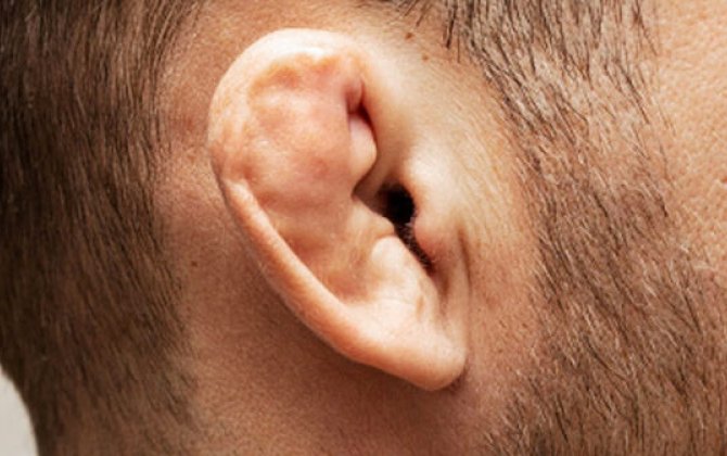 Gənclər arasında TƏHLÜKƏLİ TREND – Qulaqlarını qırırlar və… – VİDEO 