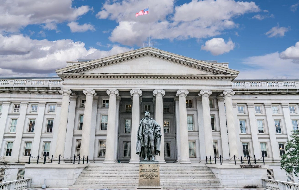 Tramp ABŞ-nin iki qurumundan 10 milyard dollar təzminat tələb edir