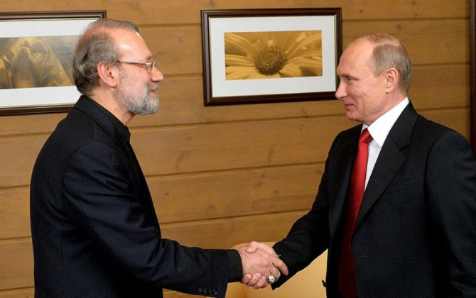 Putin Kremldə Laricani ilə görüşüb