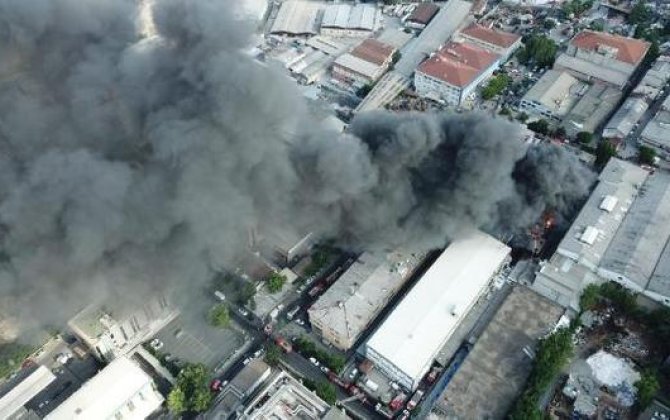 İstanbulda 4 mərtəbəli fabrik yanır - Video