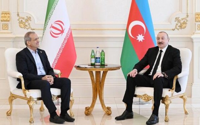 İlham Əliyev Pezeşkiana zəng etdi