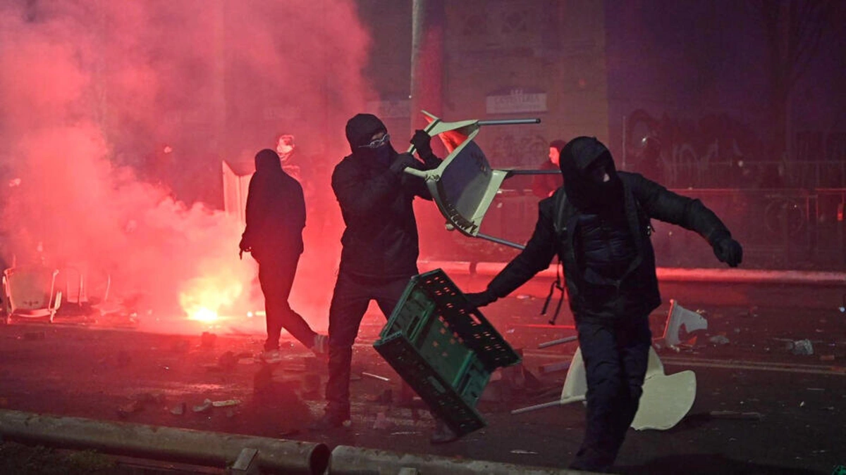 İtaliyada etiraz aksiyasında toqquşma: 30 nəfər xəsarət alıb