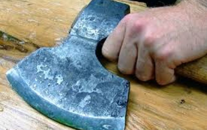 В Джалилабаде мужчина с топором напал на детей брата