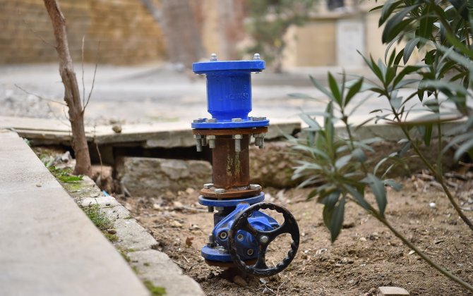 Bu küçədə su xətti yenisi ilə əvəzləndi – Video+Foto