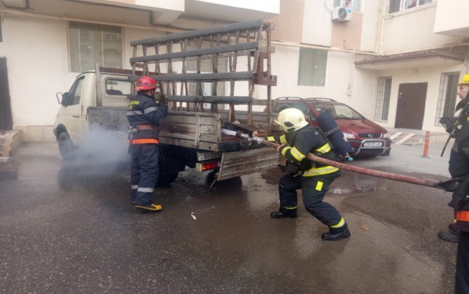 Sumqayıtda avtomobil yanıb - VİDEO