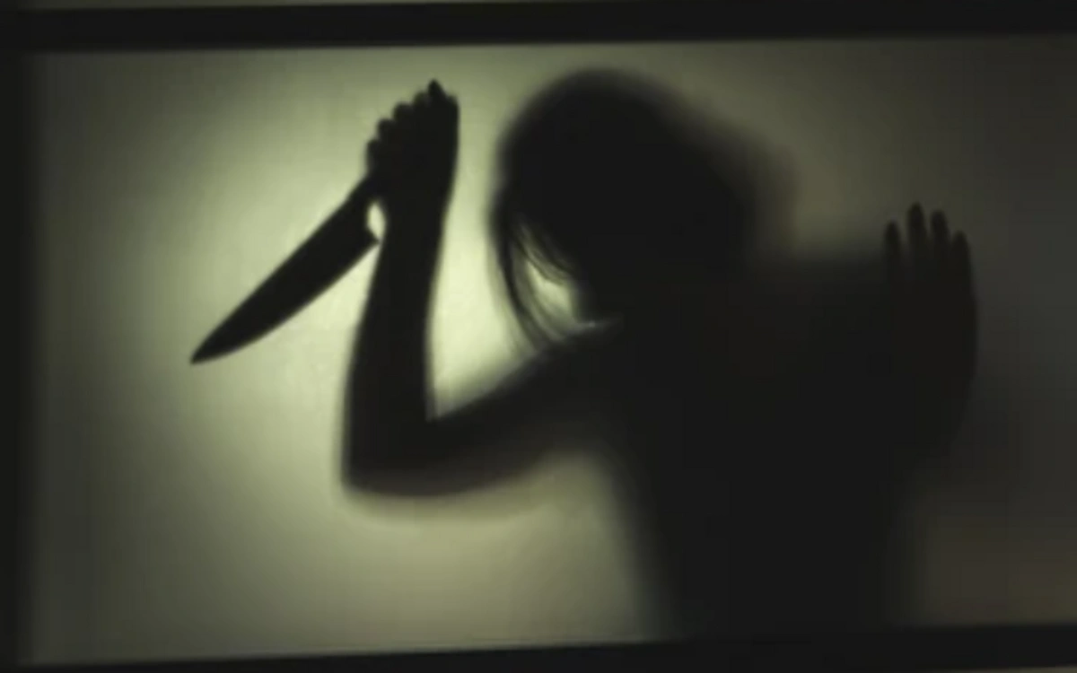 Bakıda yeniyetmə qız anasını döydüyü üçün atasını bıçaqladı