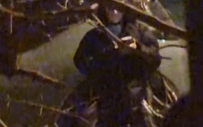 Bakıda naməlum qadın gecə evlərin arasında gəzir - 