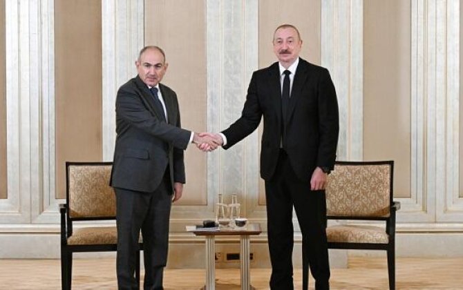 В Абу-Даби проходит встреча в расширенном составе между Ильхамом Алиевым и Николом Пашиняном