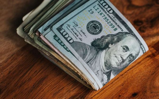 Жители Азербайджана потеряли интерес к доллару