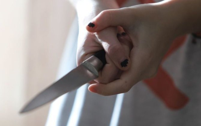 Bakıda bıçaqlanan ata öldü - 15 yaşlı qızı saxlanıldı