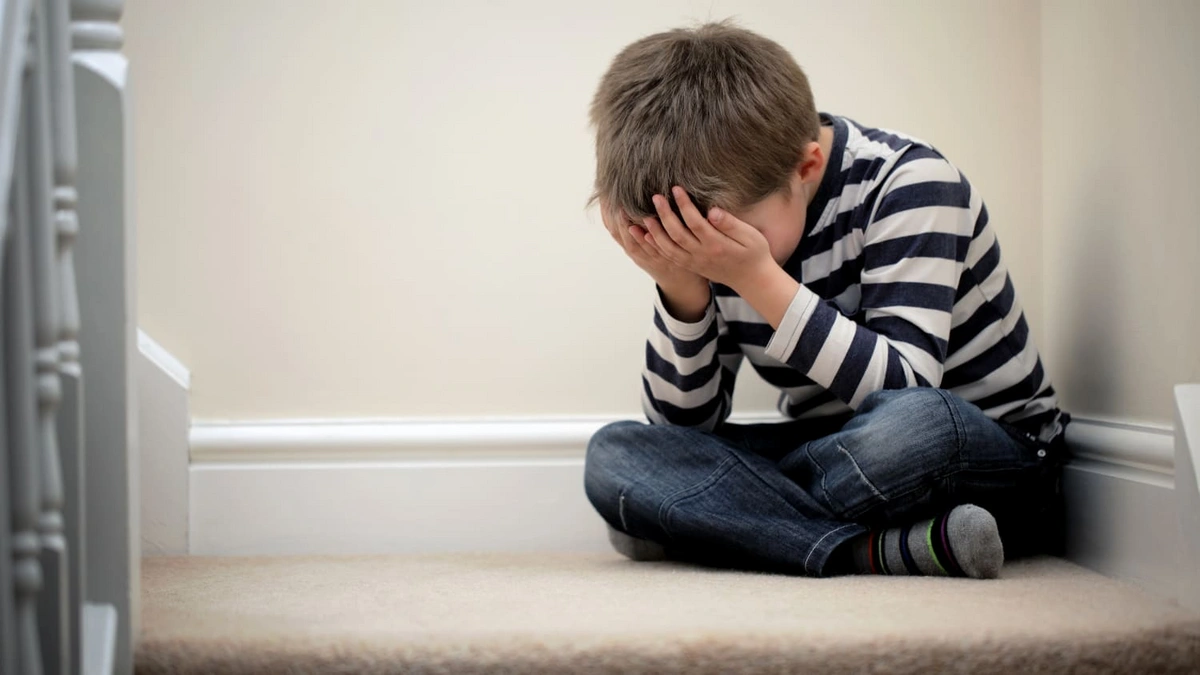 Ana sevgilisi ilə birlikdə azyaşlı oğluna işgəncə verdi