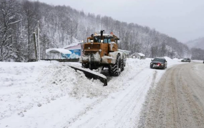 Gürcüstanda güclü qar səbəbindən Paravni aşırımı bağlanıb