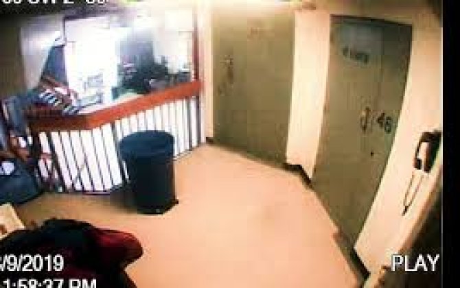 ФБР заметило таинственную фигуру у камеры Эпштейна в ночь его смерти