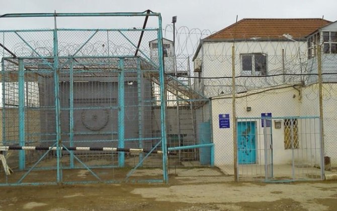 Narkotacir həbsxanada bıçaq saxladığı üçün əlavə cəza alıb