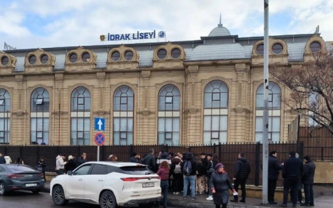 В Баку в лицее ученик 10-го класса открыл огонь по учителю