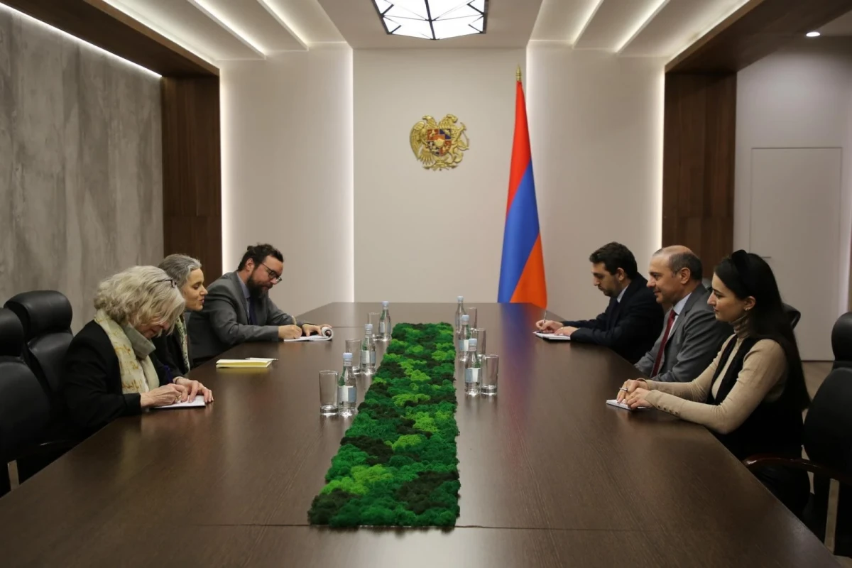 Armen Qriqoryan Maqdalena Qrono ilə Azərbaycanla sülh prosesini müzakirə edib