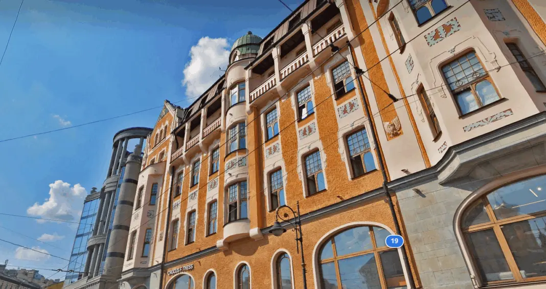 В Петербурге из торгового центра «Владимирский пассаж» эвакуировали 200 человек