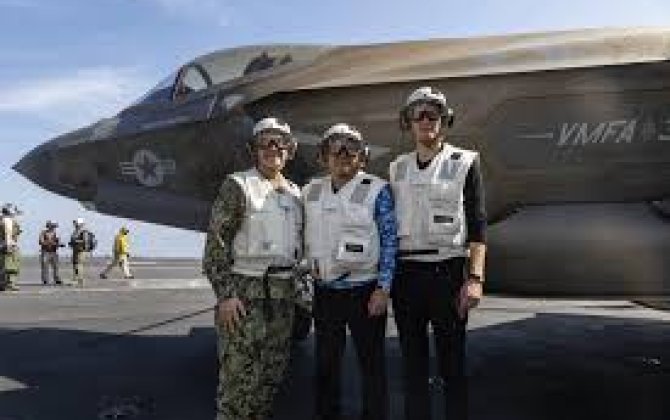 Уиткофф и Кушнер поднялись на борт авианосца Abraham Lincoln в Аравийском море