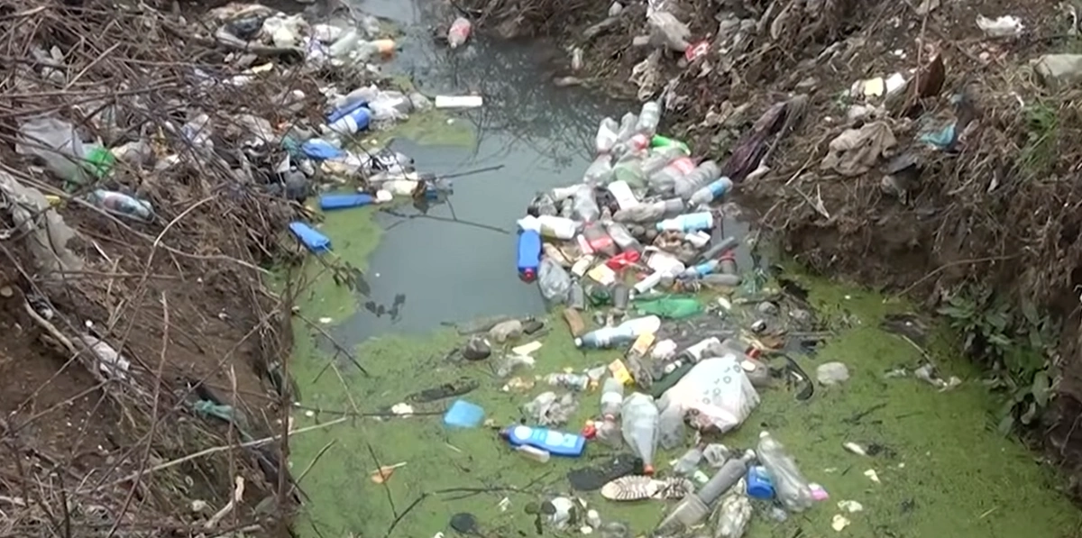 Astara sakinlərinin zibil problemi: Tullantılar kanalların yollarını bağlayır - VİDEO