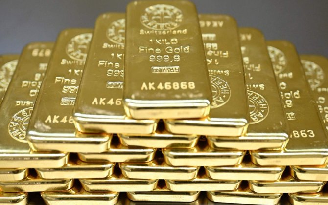 На биржах цена золота вновь превысила 5000 долларов