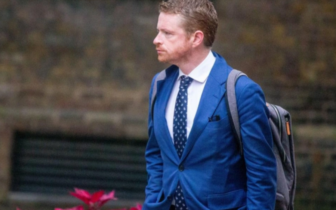 Britaniya Baş nazirinin kommunikasiyalar rəhbəri Epşteyn işi ilə bağlı istefa verib