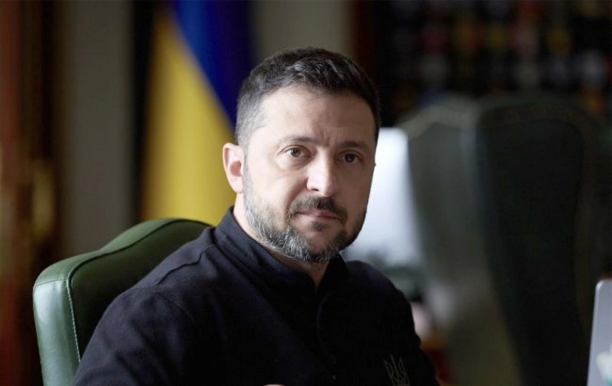 Zelenski Ukraynada döyüşən əcnəbilərə yaşayış hüququ verən qanun imzaladı