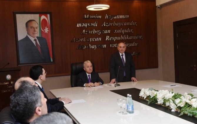 Nəsimi Rayon İcra Hakimiyyətinin başçısı kollektivə təqdim olundu - FOTO
