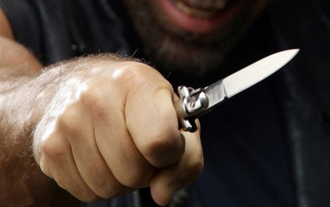 Əvvəl həmkəndlisinin övladlarını oğlunun ölümündə günahlandırdı, sonra onu bıçaqladı