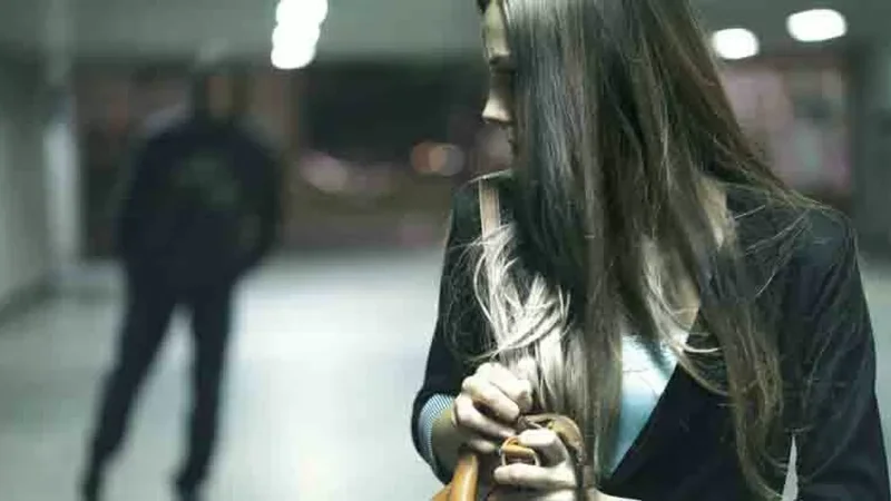 Oxuyub-yazmaq bilməyən qadını kredit götürməyə məcbur etdi: “Pul verməsən, hər şeyi yayacam” – TƏFƏRRÜAT