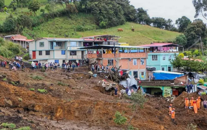 Leysan və torpaq sürüşməsi nəticəsində onlarla insan ölüb